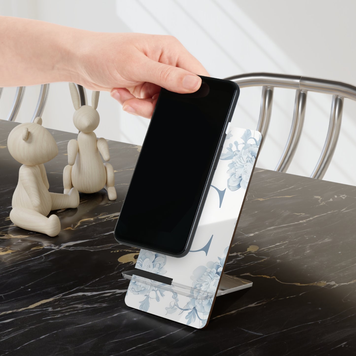 Floral Smartphone Stand, Elegant Mobile Display Holder, Personalized Tech Accessory, Desk Organizer, Gift for Her