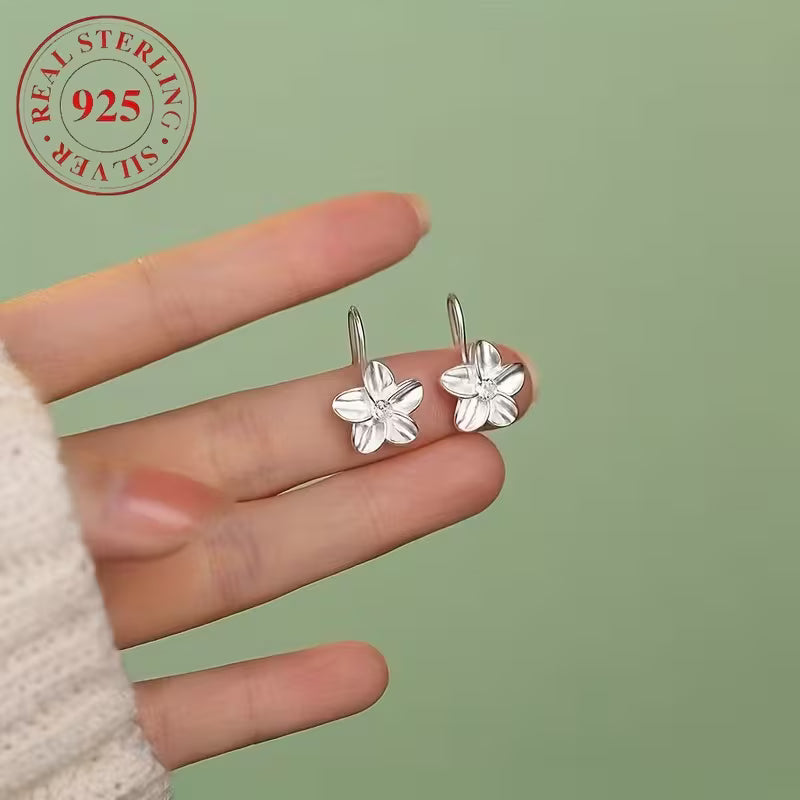 A Pair of Exquisite Floral Design Drop Earrings Made of S925 Pure Silver
