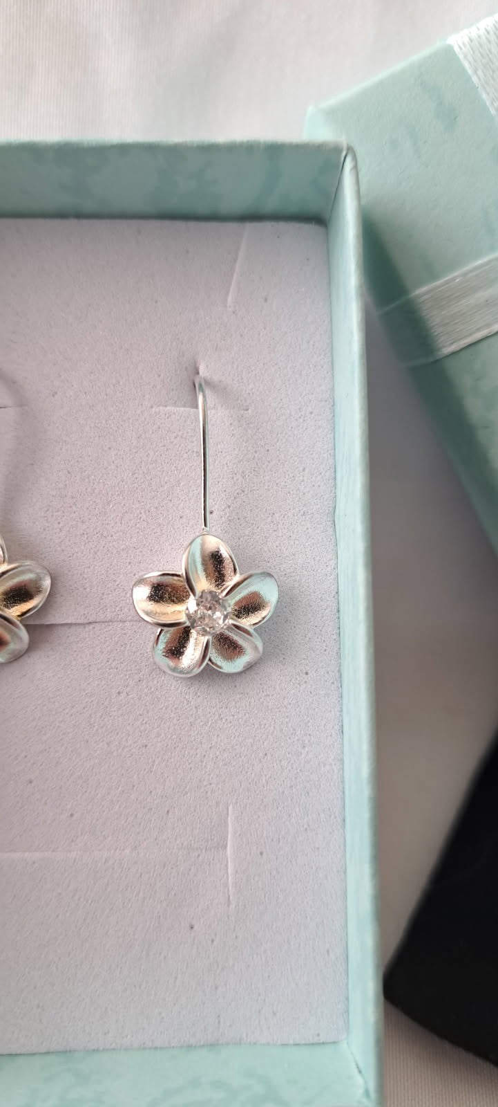 A Pair of Exquisite Floral Design Drop Earrings Made of S925 Pure Silver