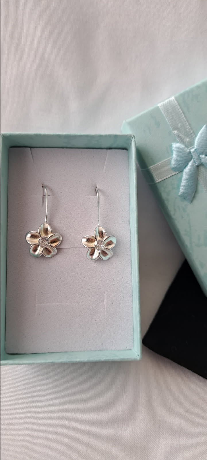 A Pair of Exquisite Floral Design Drop Earrings Made of S925 Pure Silver