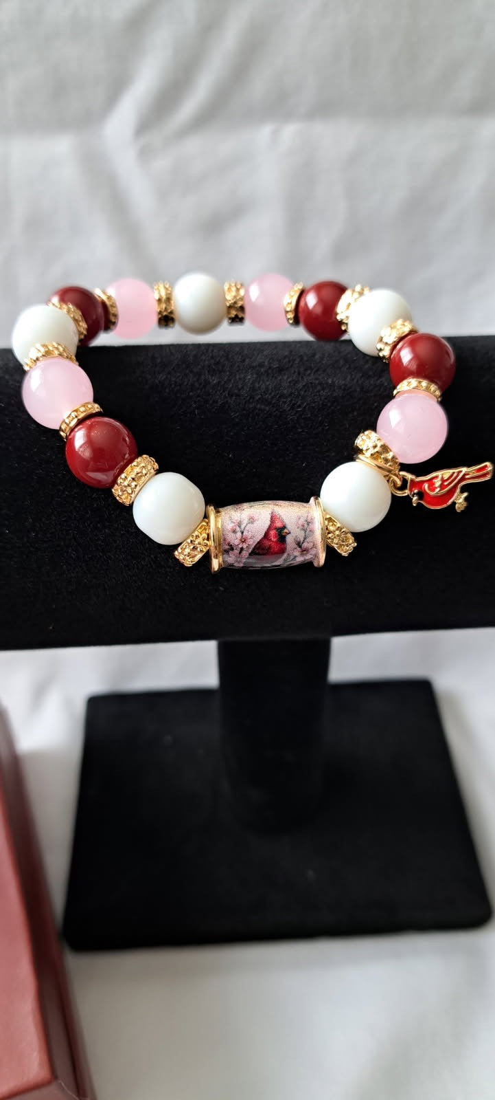 Cardinal Bird Beaded Bracelet, Red White Pink Natural Stone Stretch Bracelet with Cardinal Charm, Messenger of Love Sympathy Memorial Jewelry Gift