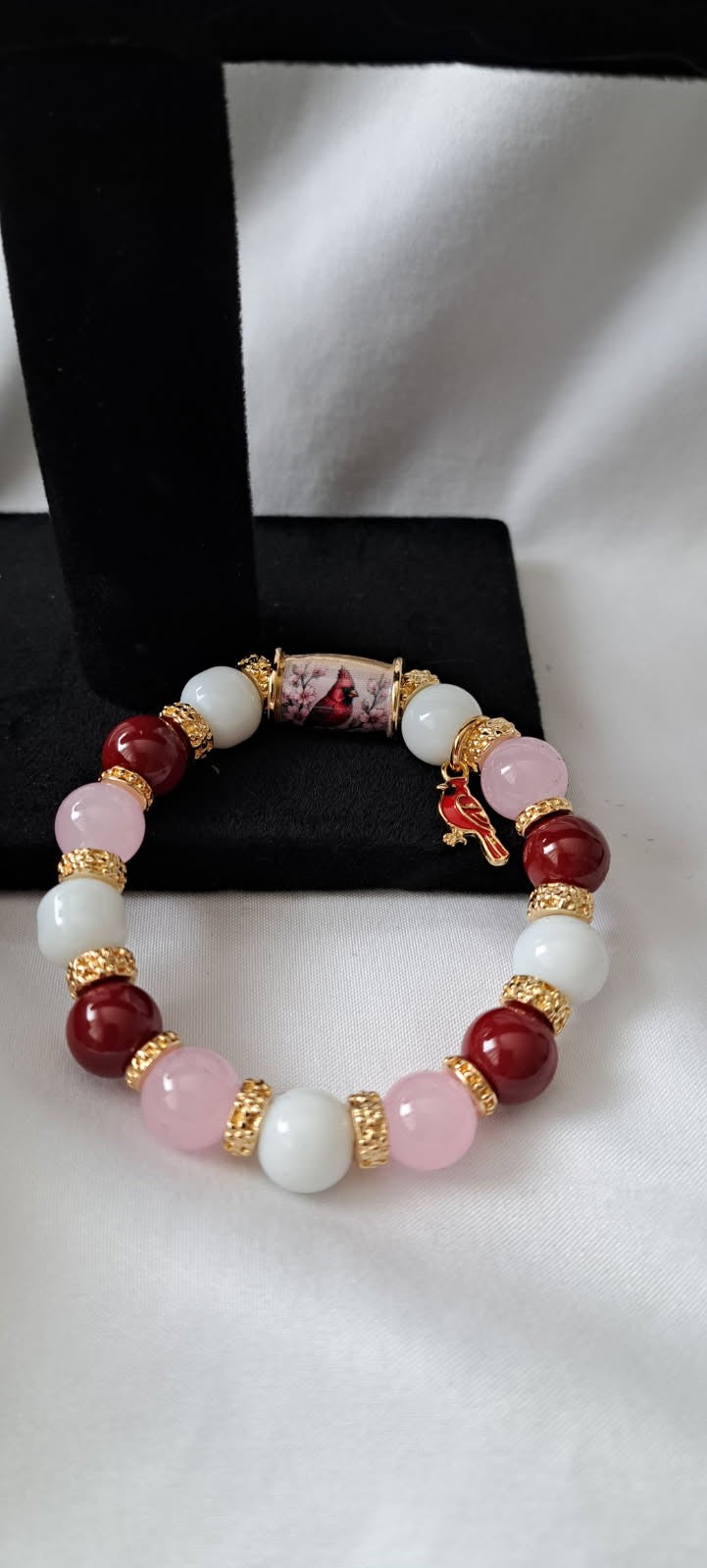 Cardinal Bird Beaded Bracelet, Red White Pink Natural Stone Stretch Bracelet with Cardinal Charm, Messenger of Love Sympathy Memorial Jewelry Gift