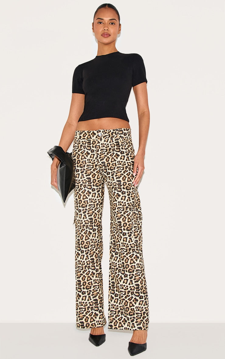 https://cdn-img.prettylittlething.com/0/3/2/8/0328b0d3202922f267670cef8b89730801f2ecba_CNI8972_1_leopard_printed_cargo_trousers.jpg