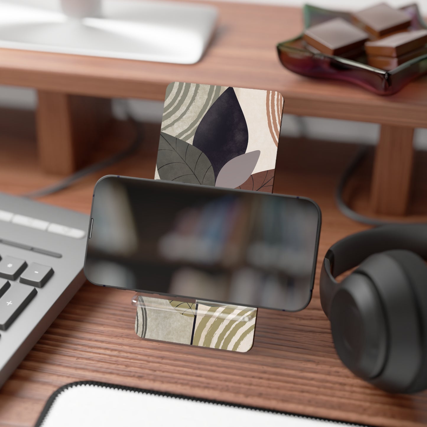 Leafy Abstract Phone Stand — Decorative Mobile Display Holder for Smartphones