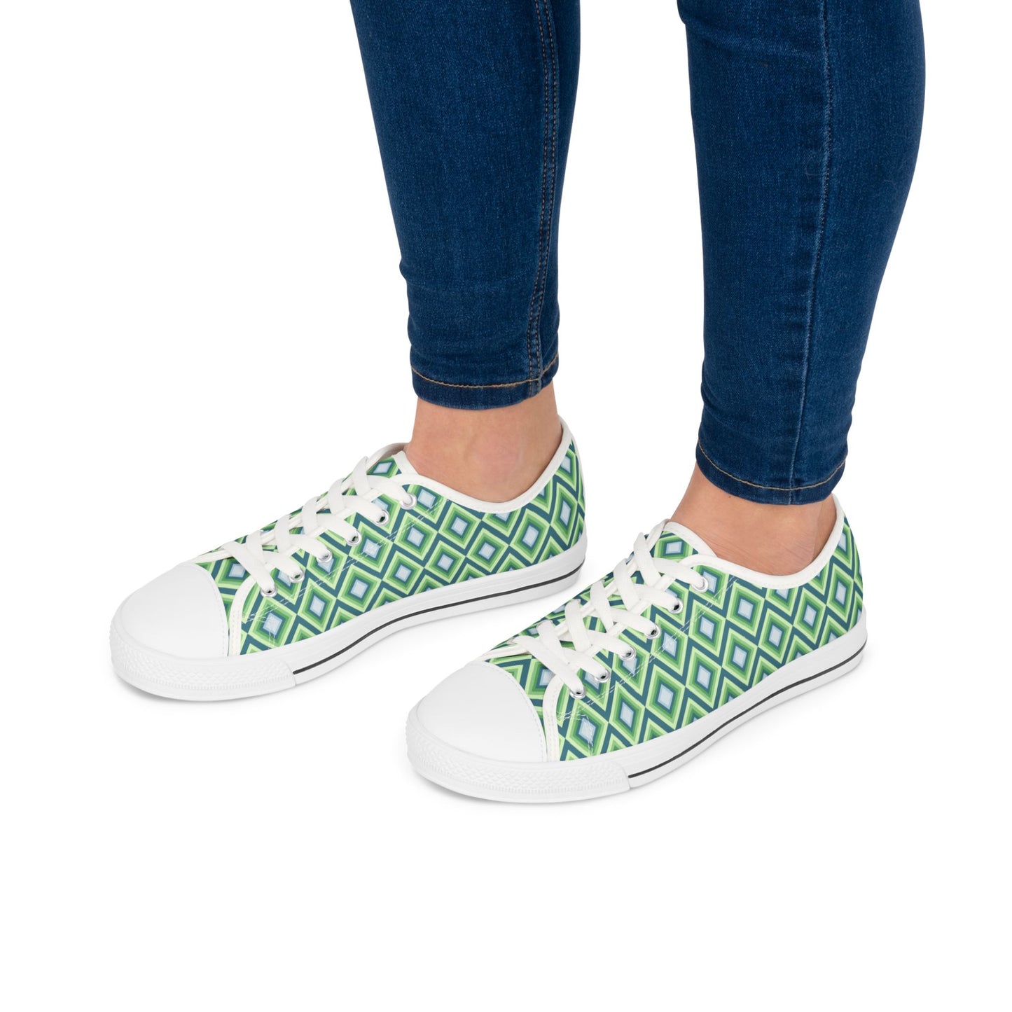 Green Geometric Diamond Pattern Women's Low Top Sneakers — Casual Retro Graphic Tennis Shoes