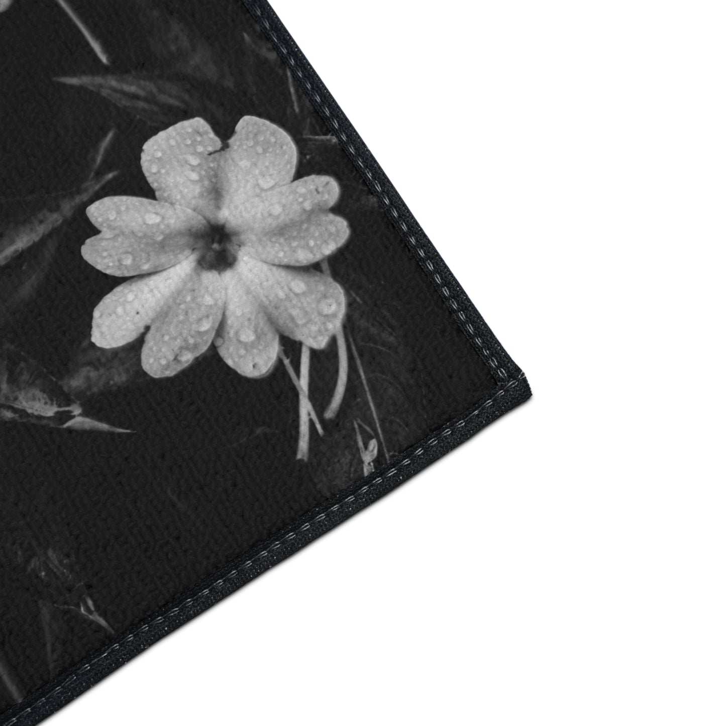 Welcome Floral Heavy-Duty Floor Mat — Black & White Daisy Doormat