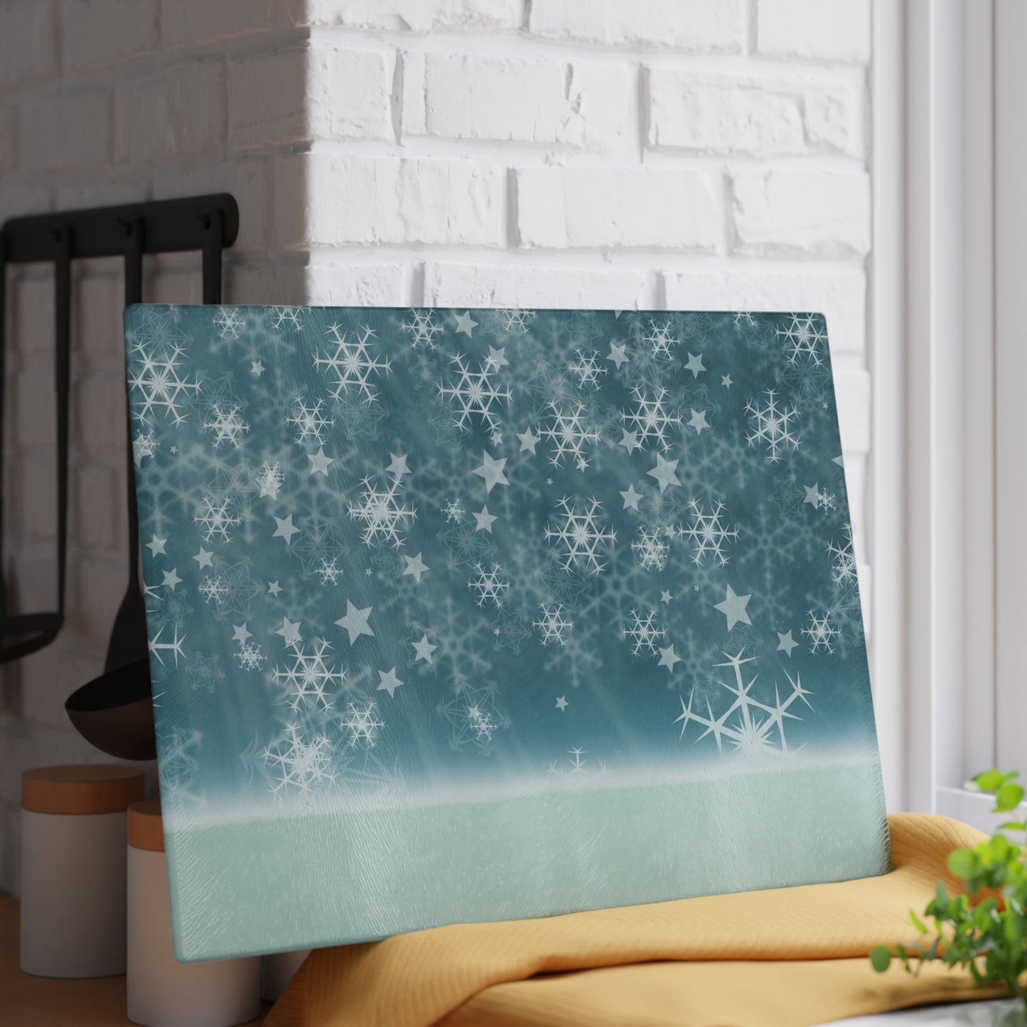 Winter Snowflake Glass Cutting Board – Frosty Holiday Kitchen Decor