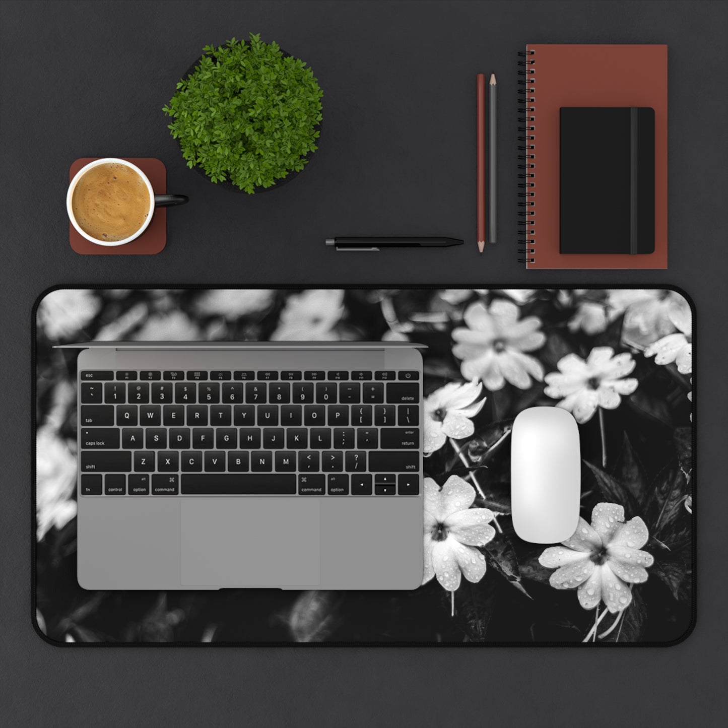 Black & White Floral Desk Mat — Monochrome Daisy Mouse Pad