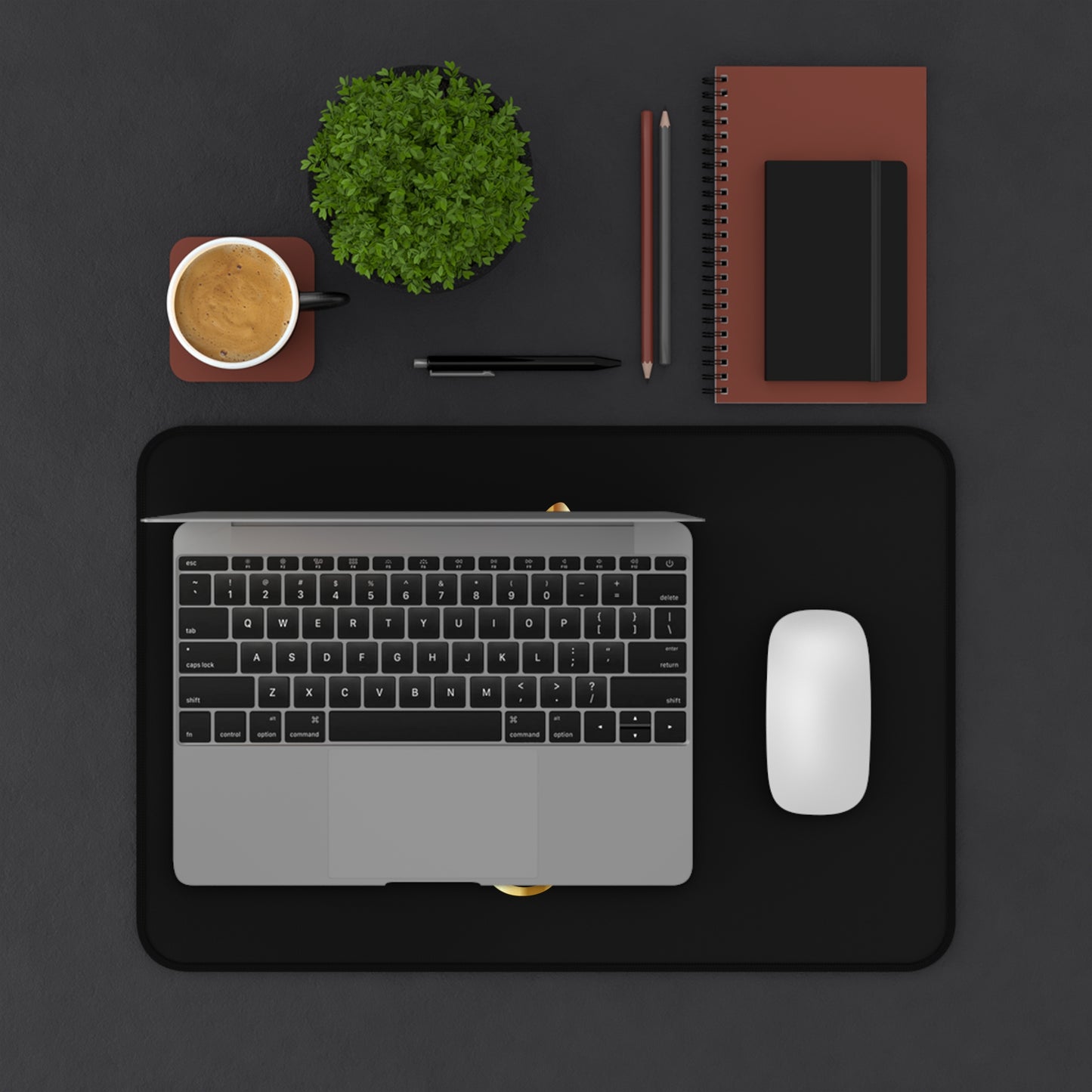 Gold Treble Clef Desk Mat — Elegant Musician Mouse Pad