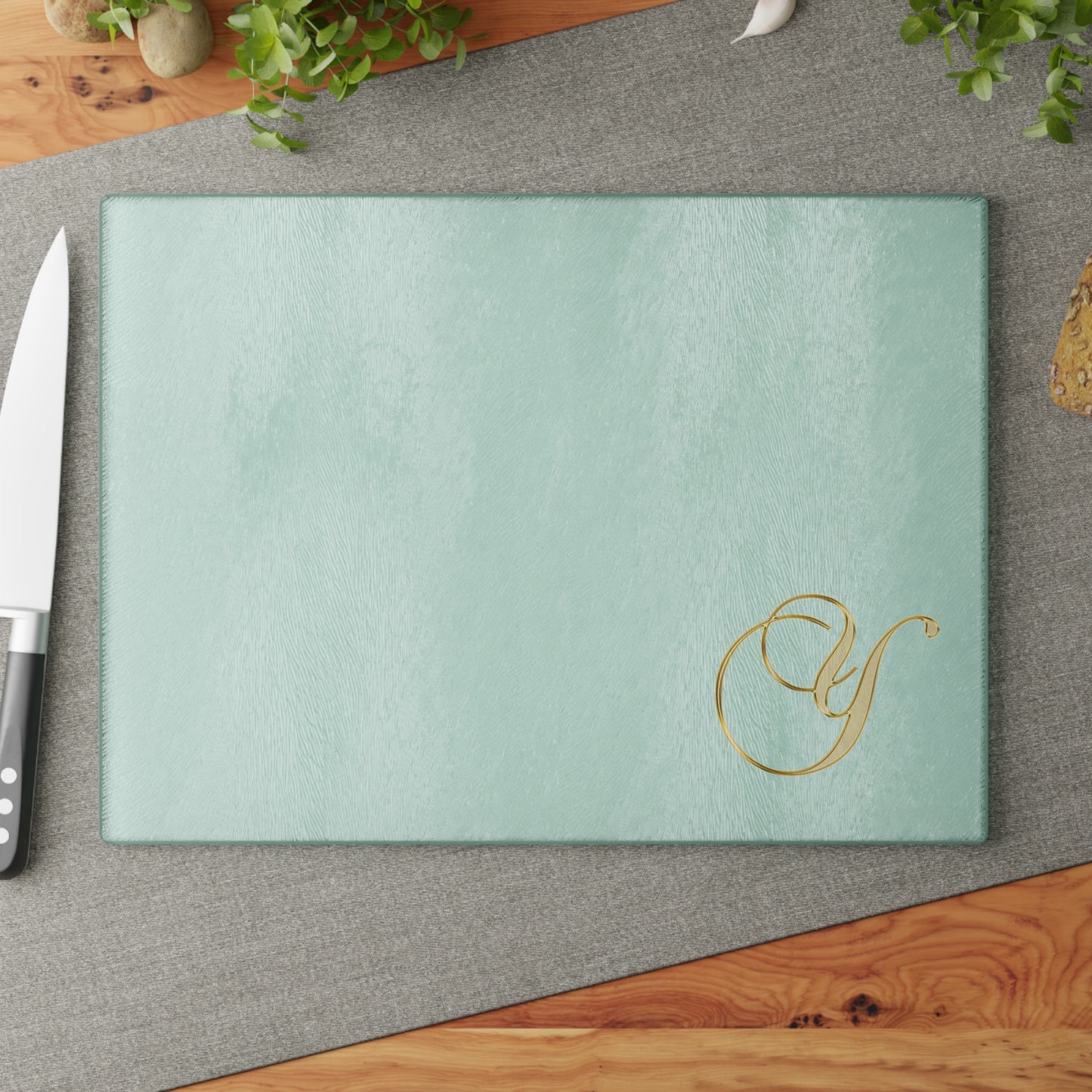 Mint Glass Cutting Board with Gold Monogram Letter 'Y' – Elegant Kitchen Prep Board, Gift for Brides & Housewarmings