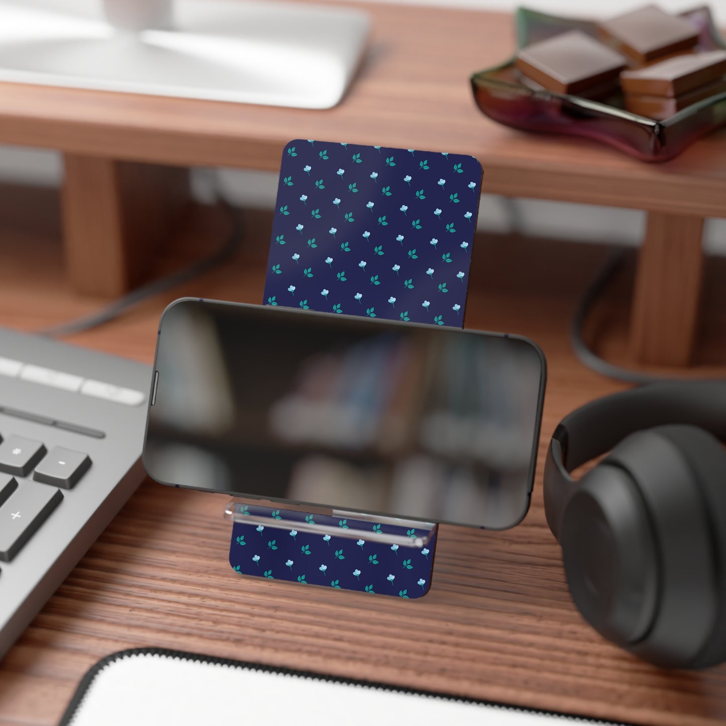 Stylish Smartphone Stand for Desk, Decorative Phone Holder for Home & Office, Modern Desk Decor, Gift for Tech Lovers, Birthday & [...]