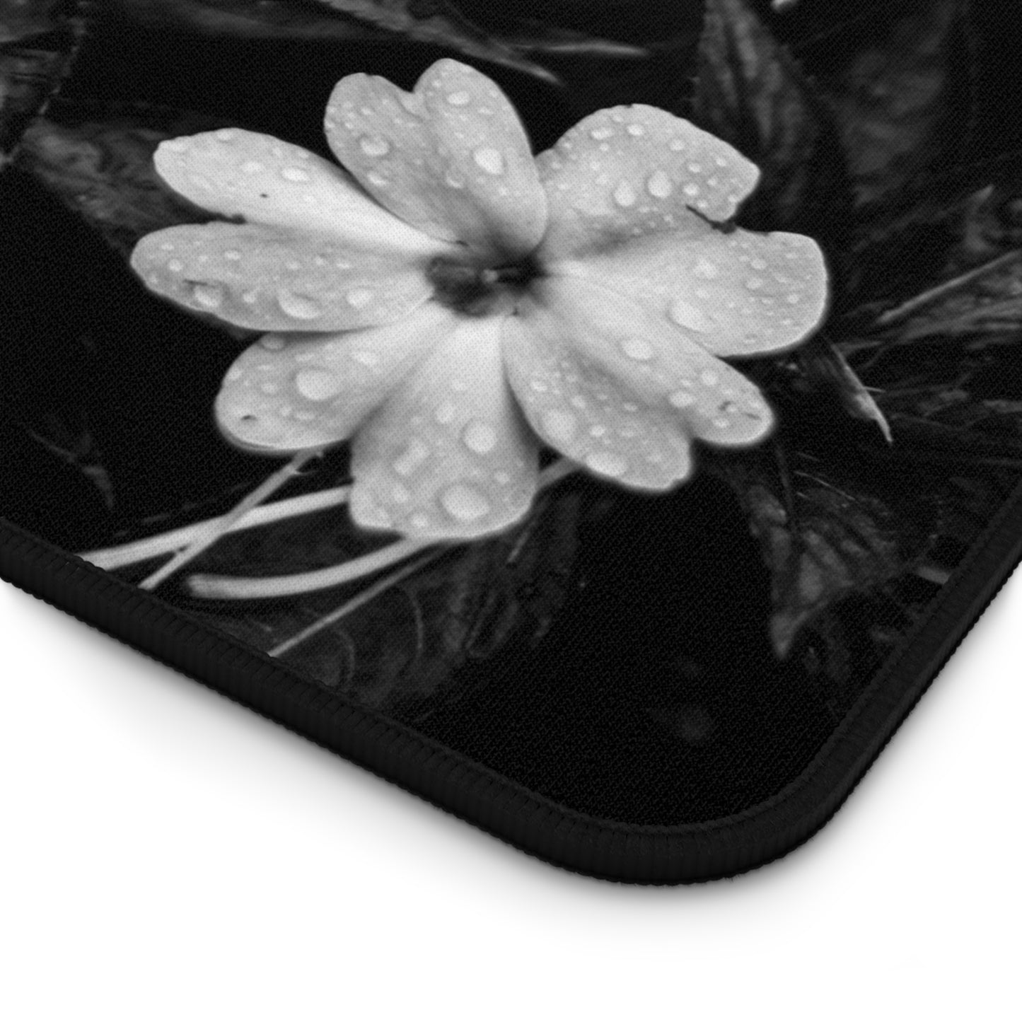 Black & White Floral Desk Mat — Monochrome Daisy Mouse Pad