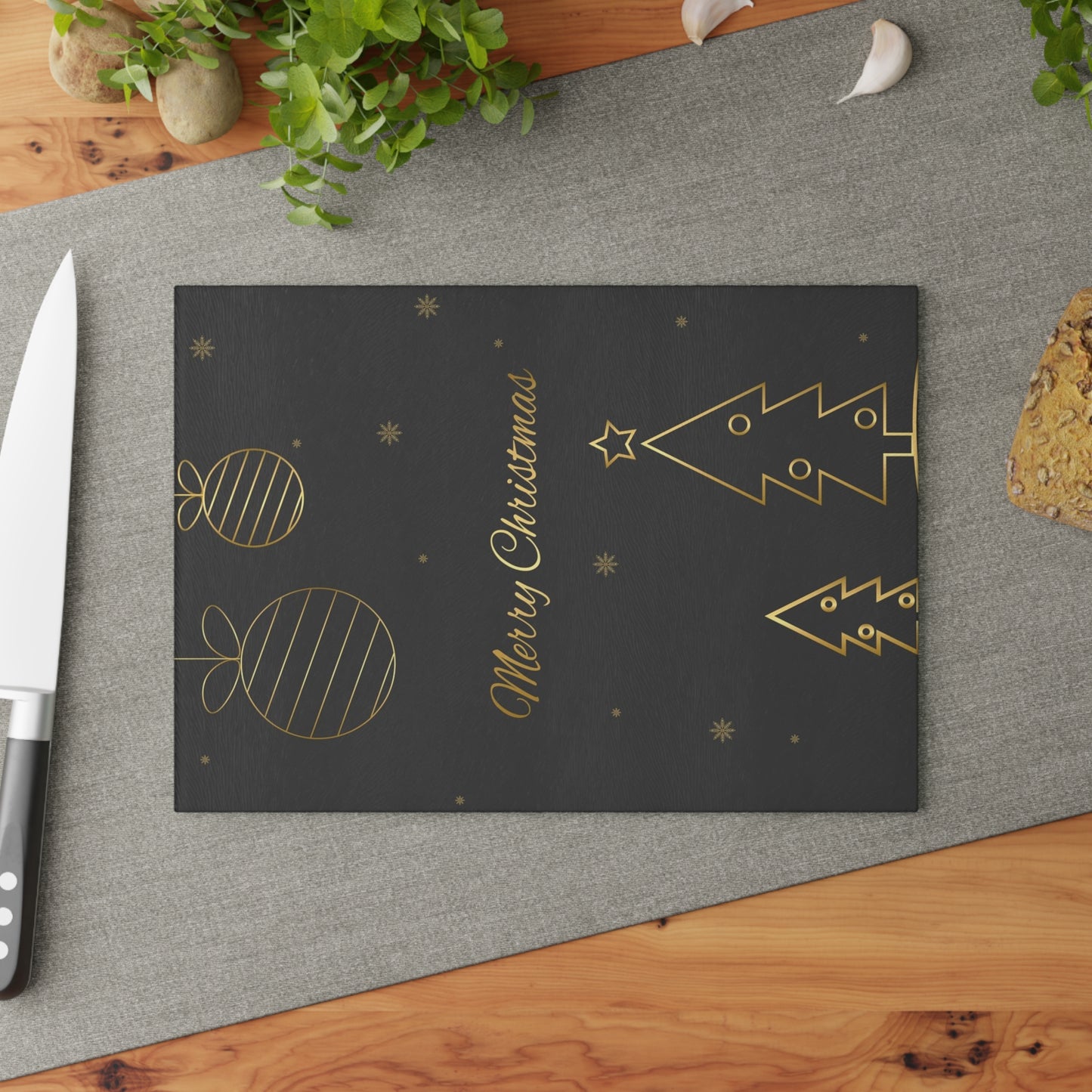 Christmas Glass Cutting Board – Elegant Gold Tree & Ornaments “Merry Christmas”