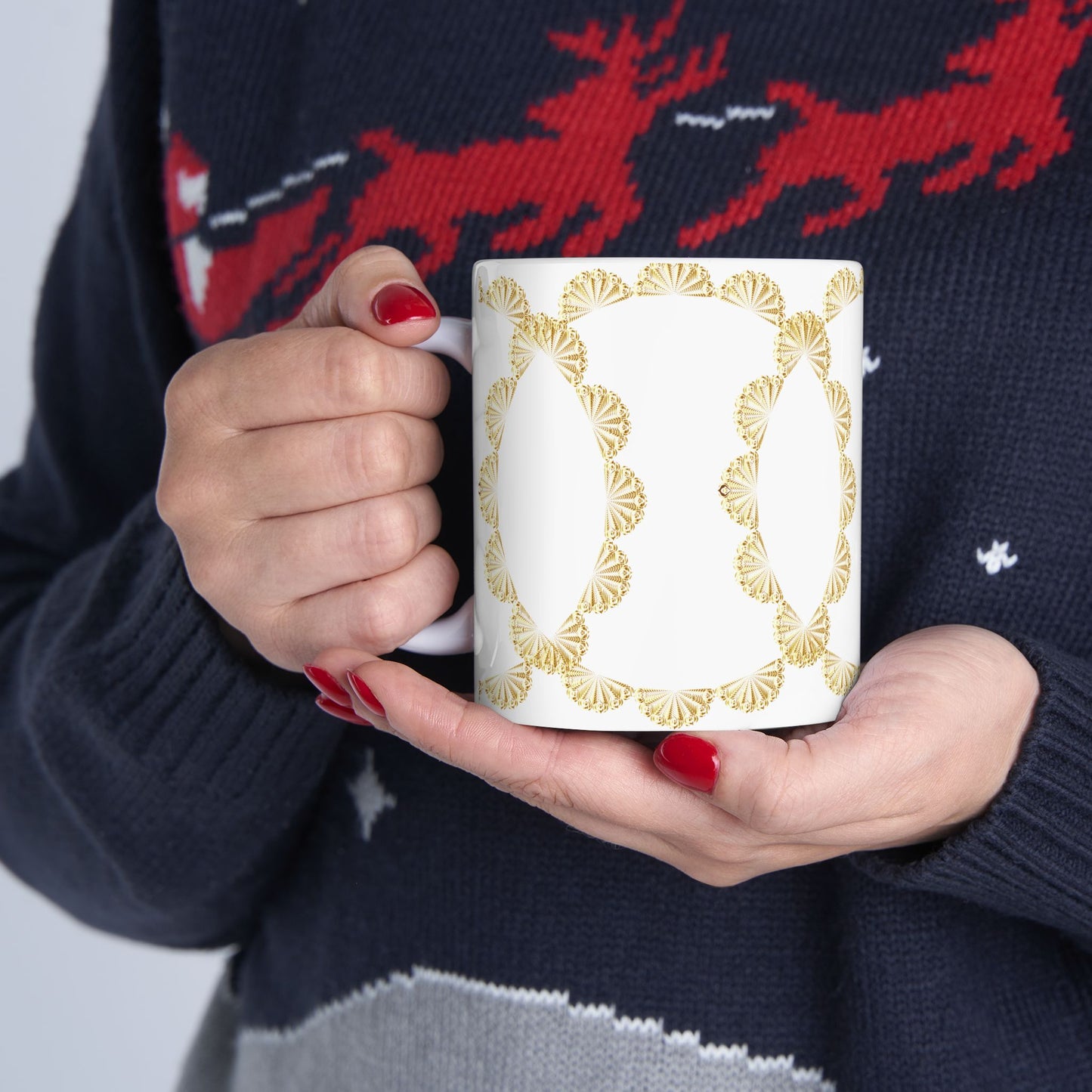Gold Scallop Frame Ceramic Mug – Elegant Decorative Coffee Cup (11oz & 15oz)