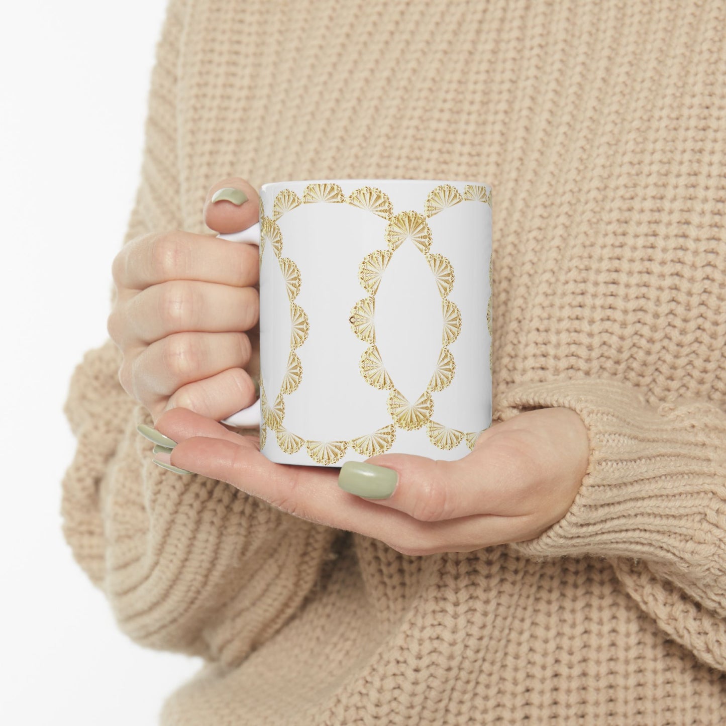Gold Scallop Frame Ceramic Mug – Elegant Decorative Coffee Cup (11oz & 15oz)