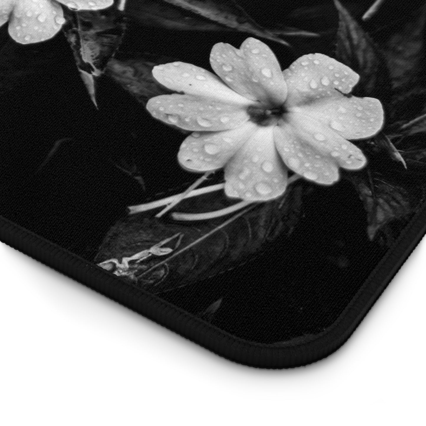 Black & White Floral Desk Mat — Monochrome Daisy Mouse Pad