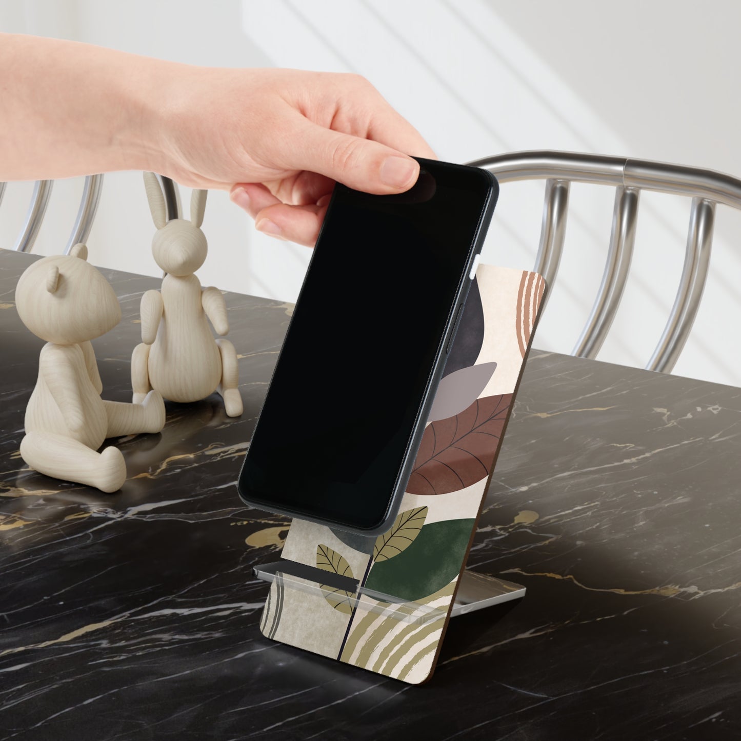 Leafy Abstract Phone Stand — Decorative Mobile Display Holder for Smartphones