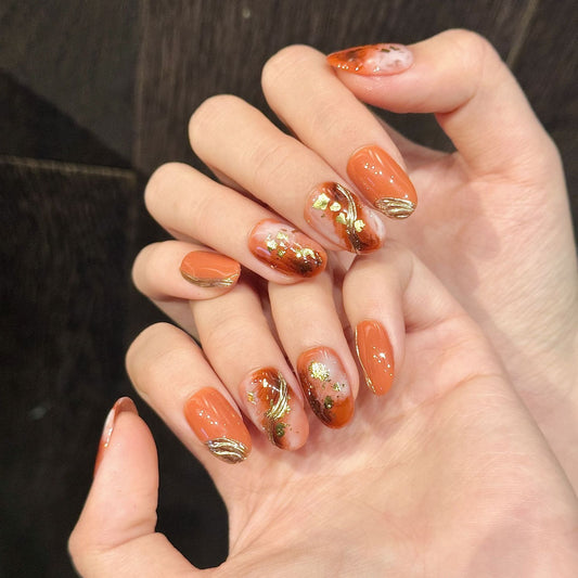 365nails: "Gilded Amber" – Gold Foil Marble Handmade Short Square Nails – Image 2