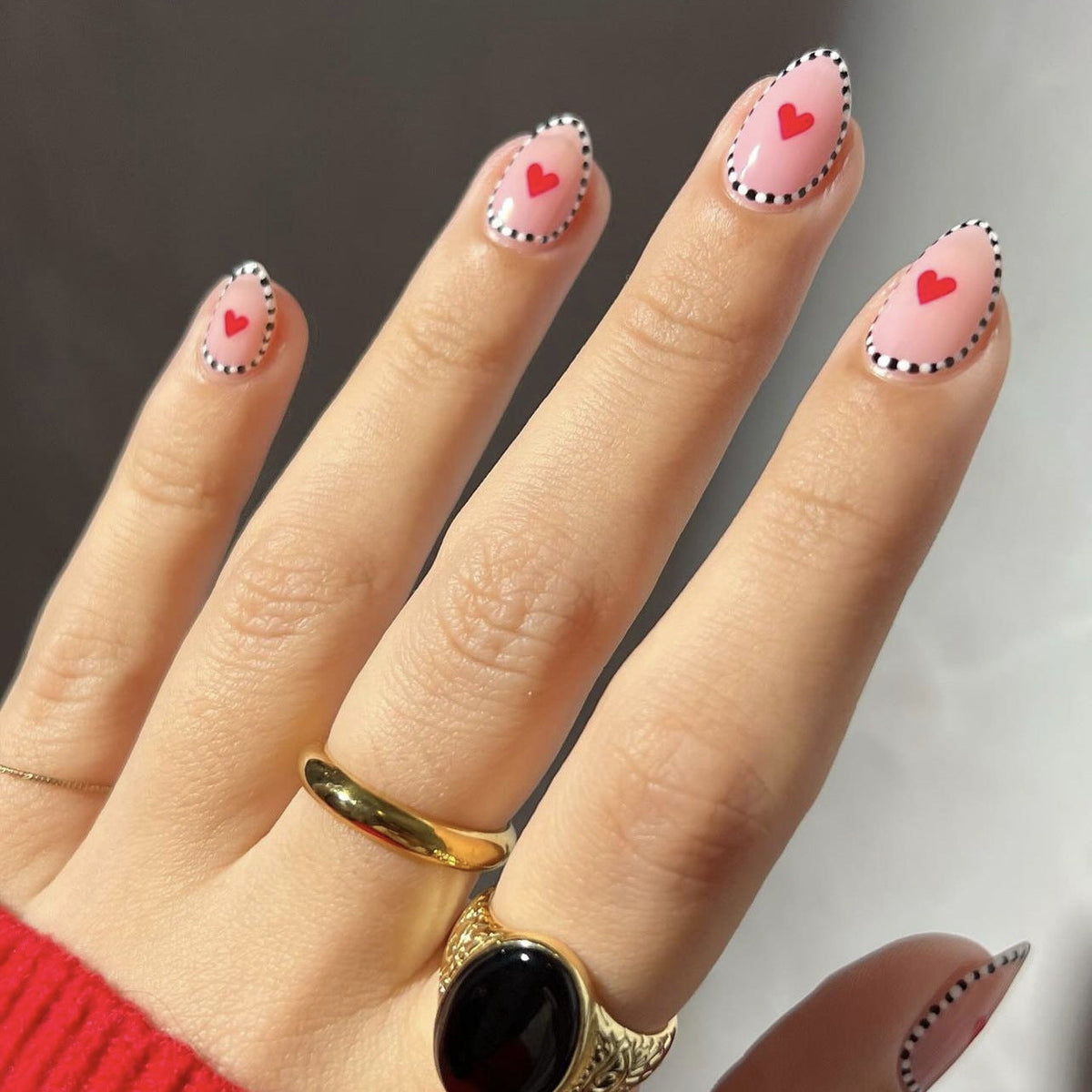 Black and white striped short wear nail simple love Valentine's Day nail art fake nails almond fake nails nail piece 365nails