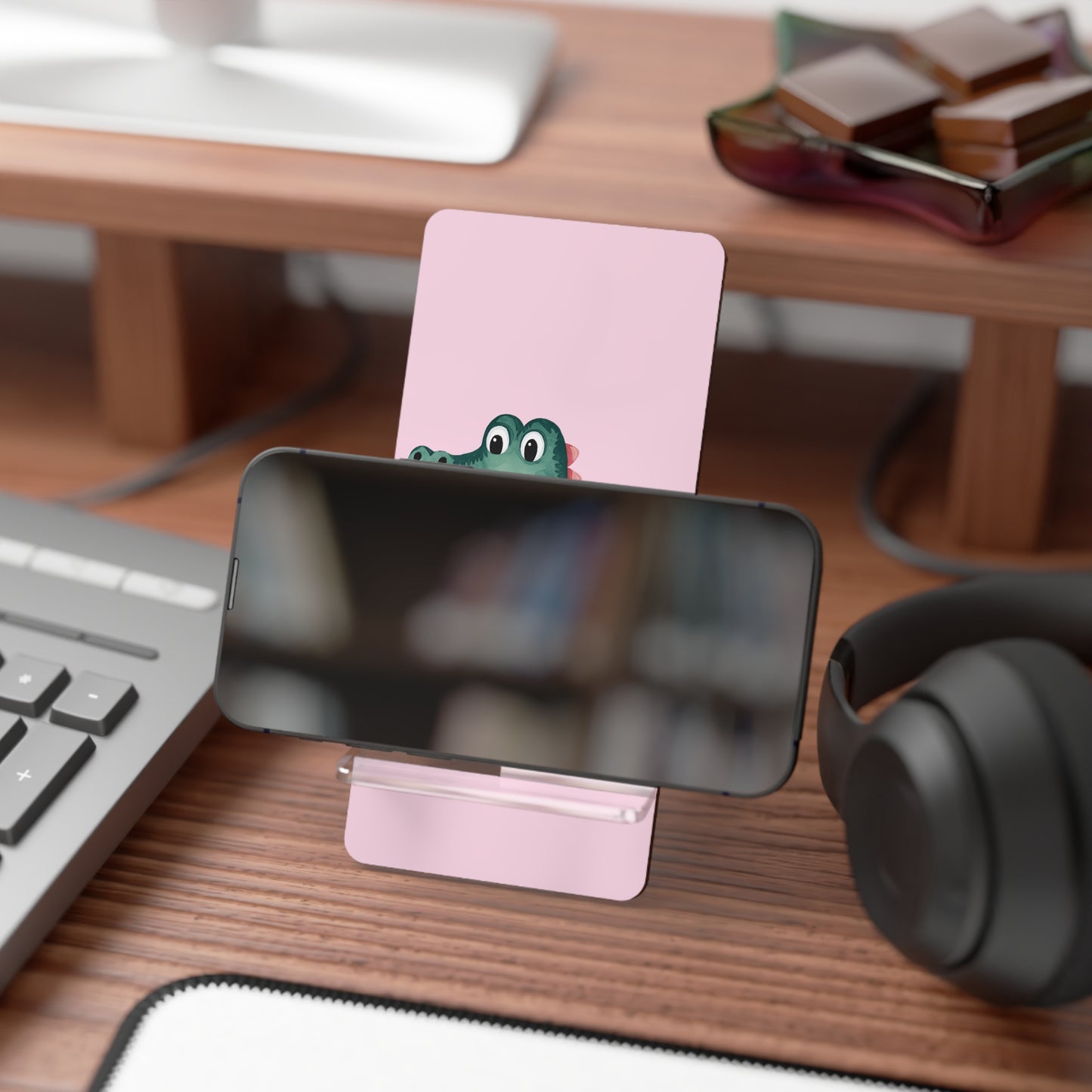 Pink Cute Crocodile Phone Stand — Foldable Mobile Display Stand for Smartphones