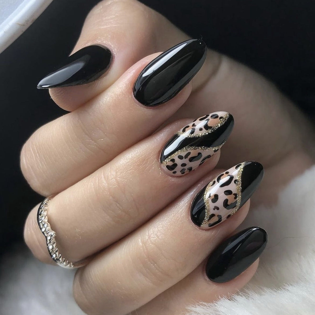 Autumn and winter leopard print splicing wearing armor simple black solid color autumn manicure fake nails fake nails