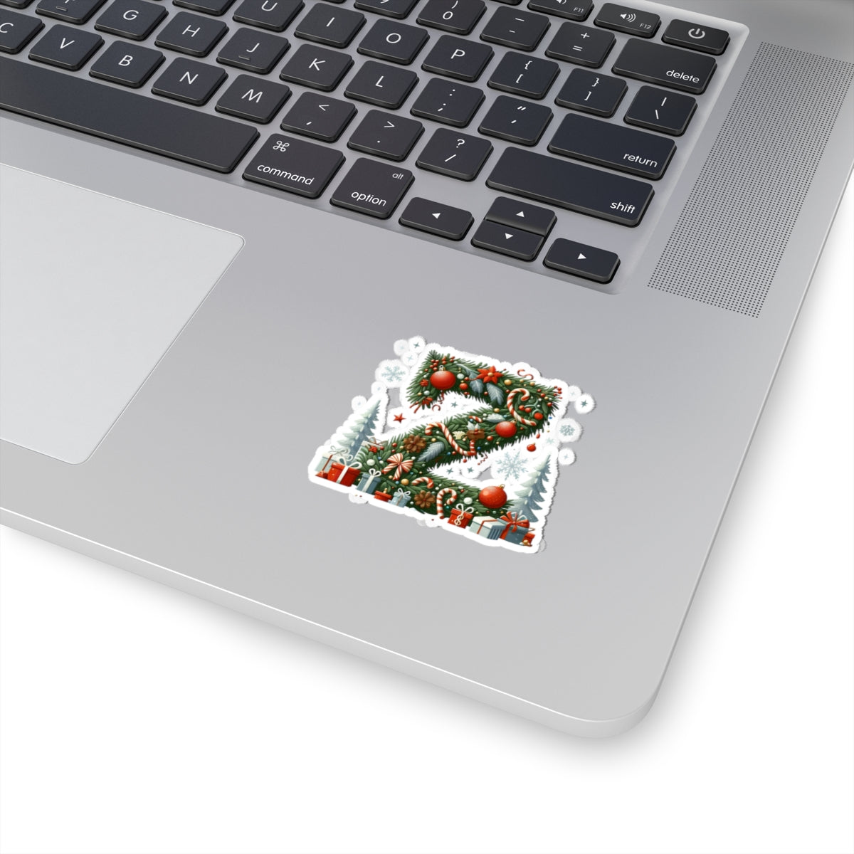 Christmas Wreath Letter Z Kiss-Cut Sticker — Holiday Initial Decal