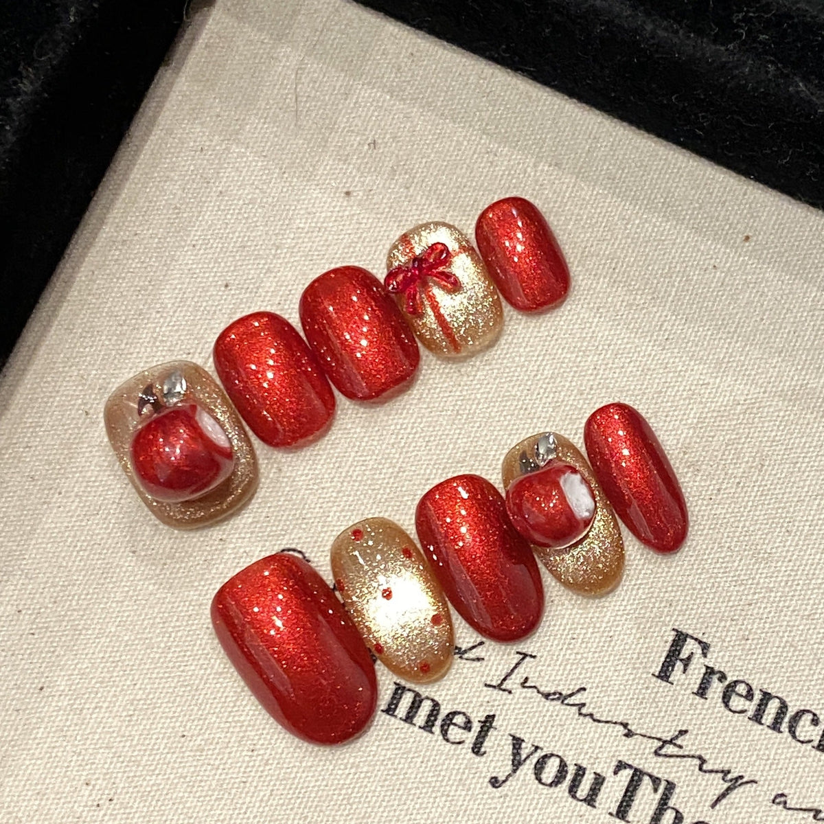 Red and Gold Christmas Press‑On Nails – Gift & Ornament Design – Image 2