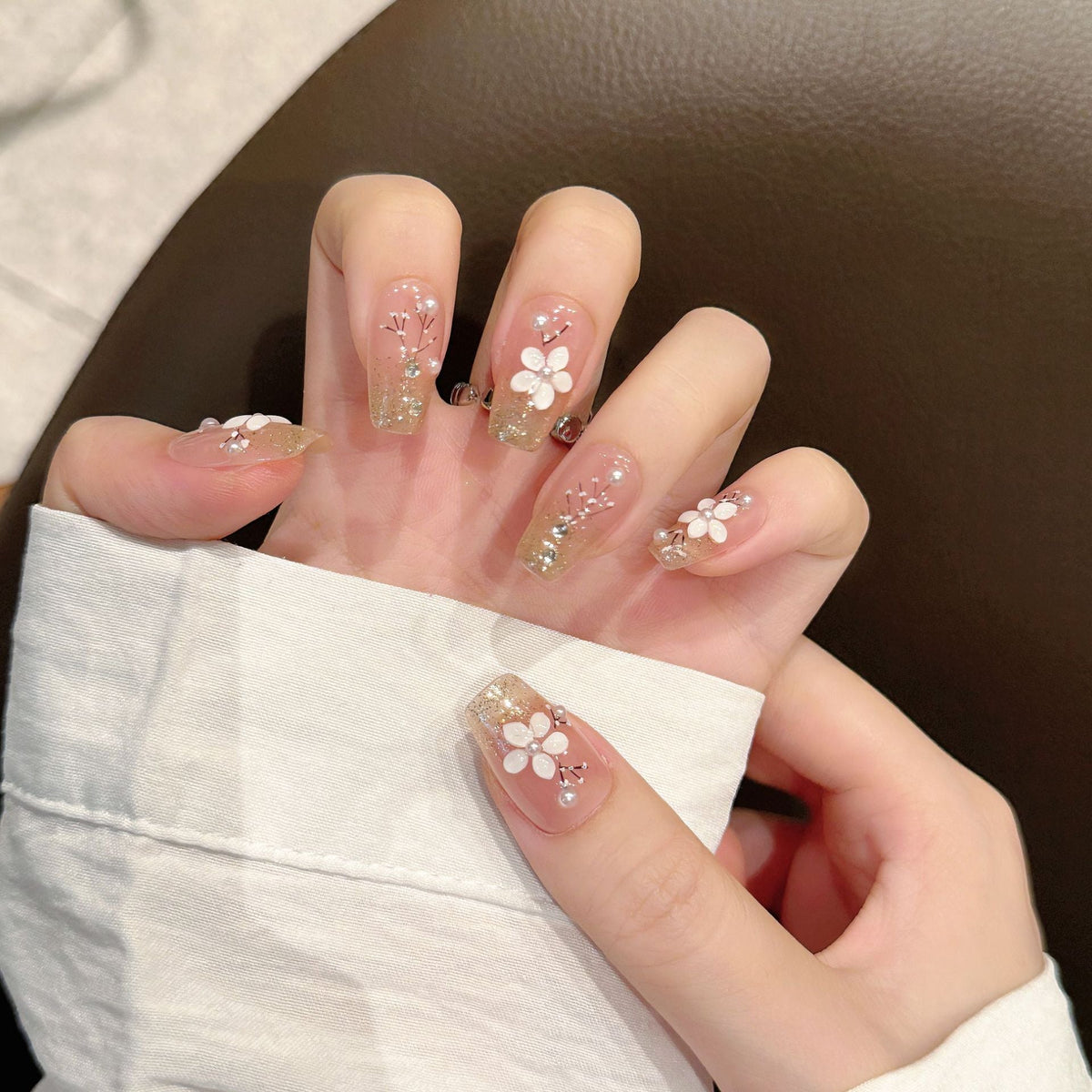 365nails: "White Blossom Whisper" – 3D Floral Glitter Handmade Coffin Nails – Image 3
