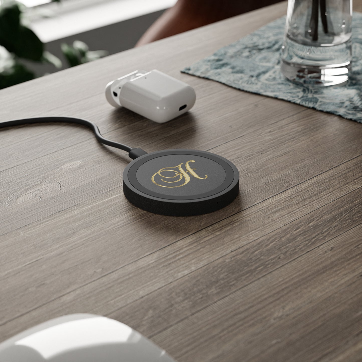 Monogram 'H' Wireless Charging Pad – Elegant Gold Initial Qi Charger