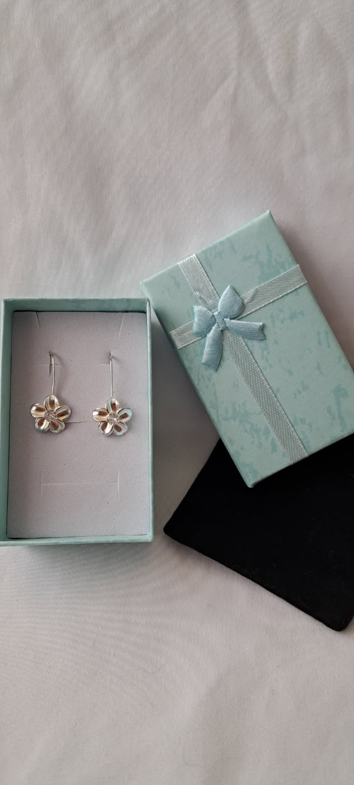 A Pair of Exquisite Floral Design Drop Earrings Made of S925 Pure Silver