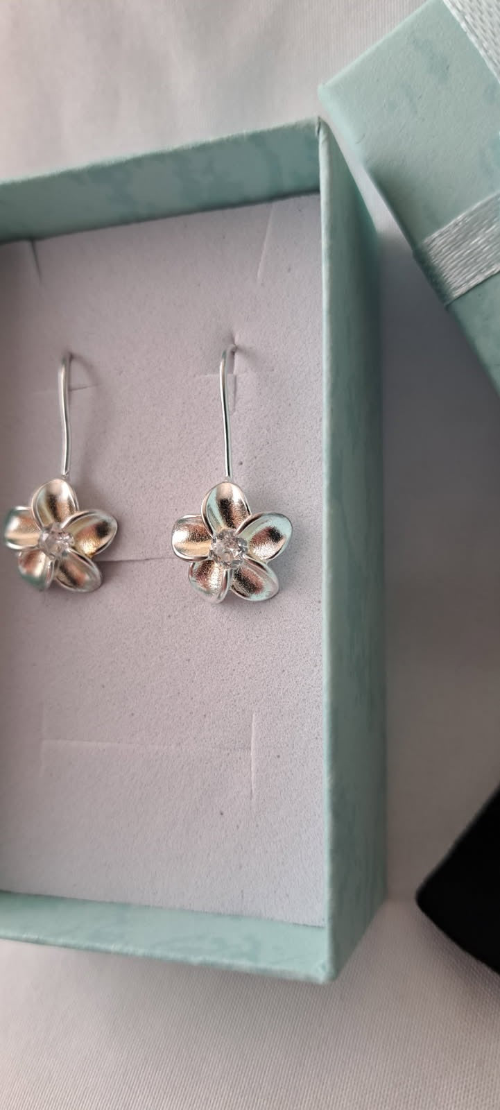 A Pair of Exquisite Floral Design Drop Earrings Made of S925 Pure Silver