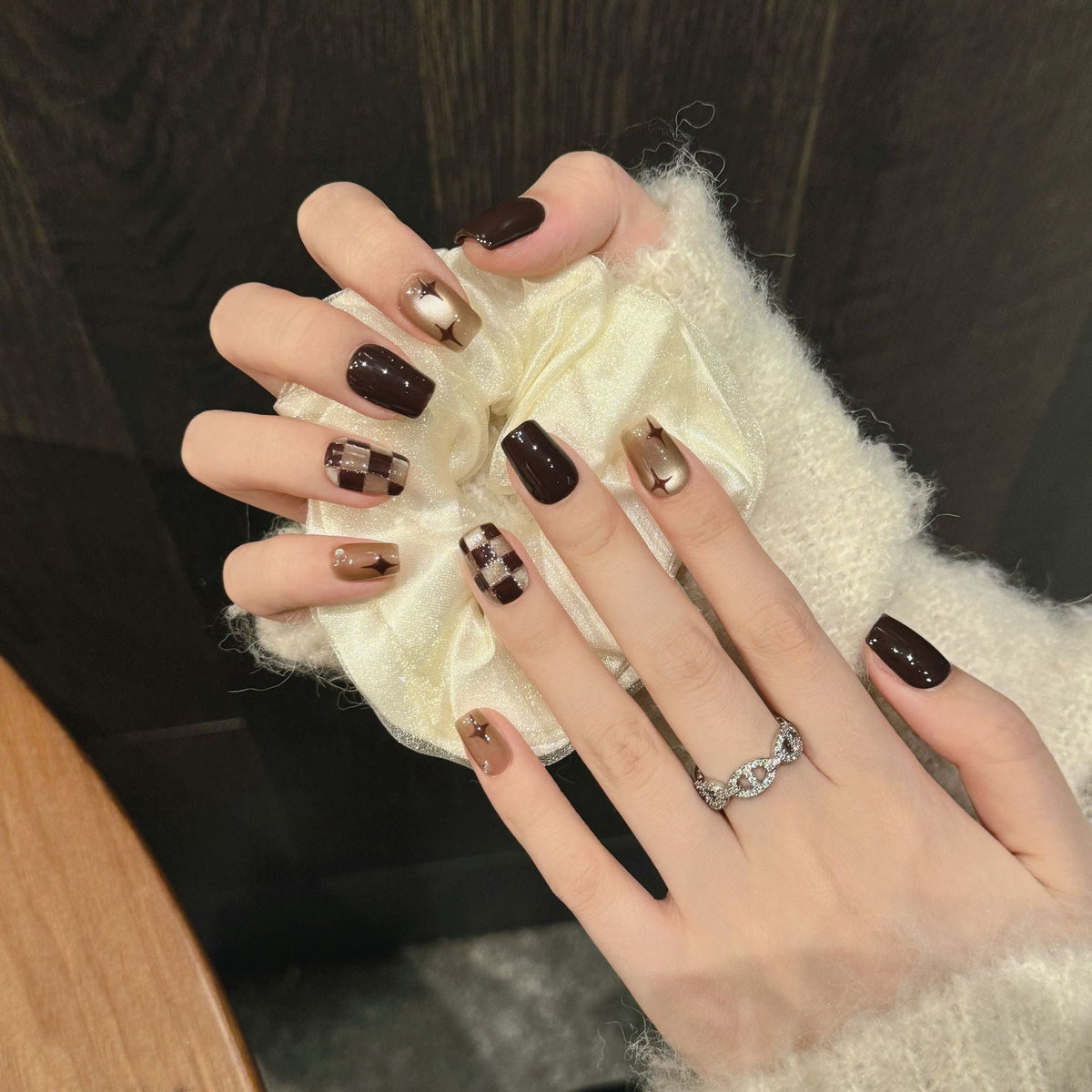 365nails: "Chocolate Starlight" – Hand-Painted Plaid & Starburst Handmade Short Square Nails – Image 3