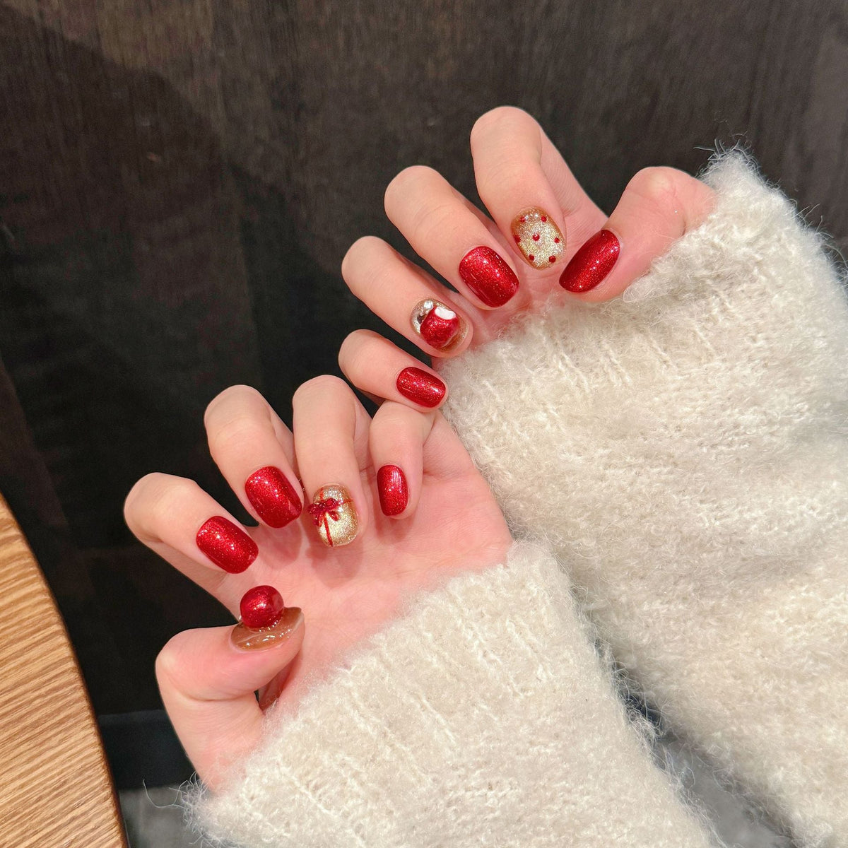 Red and Gold Christmas Press‑On Nails – Gift & Ornament Design – Image 3