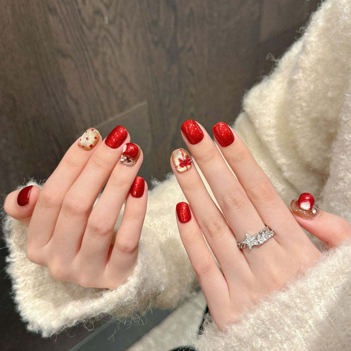 Red and Gold Christmas Press‑On Nails – Gift & Ornament Design